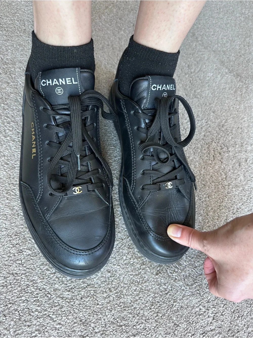 💄Auth CHANEL Black Leather women’s Sneakers with Gold Logo EUR  41 US 11